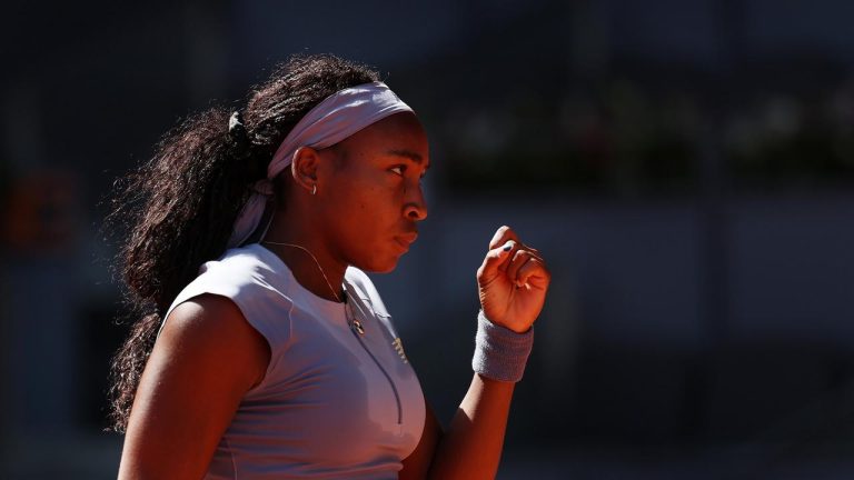 Iga Swiatek Cries as She Faces Ongoing Struggles on the Court